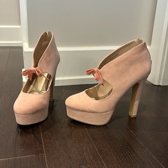 High heels - Picture 1 of 1